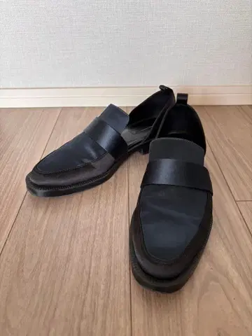 최종 가격 인하! ZARA 새틴 로퍼 24.5~25cm