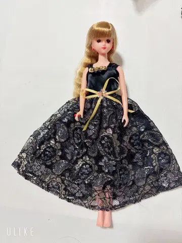 타카라 제니 금발 롱 인형 & 블랙 x 골드 럭셔리 드레스 세트