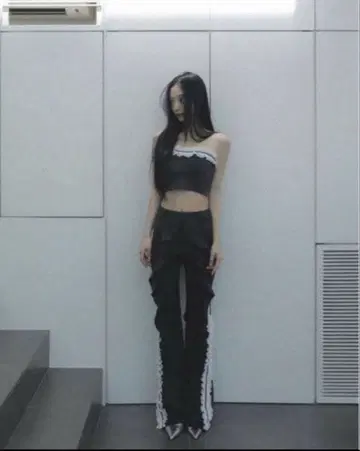 MELT THE LADY 러플 플레어 팬츠