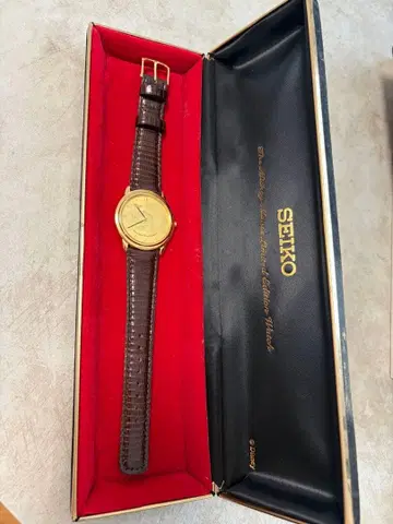 디즈니 SEIKO 골드 손목시계