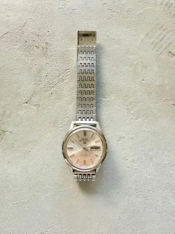 가동 중 SEIKO5 Sportamatic 실버