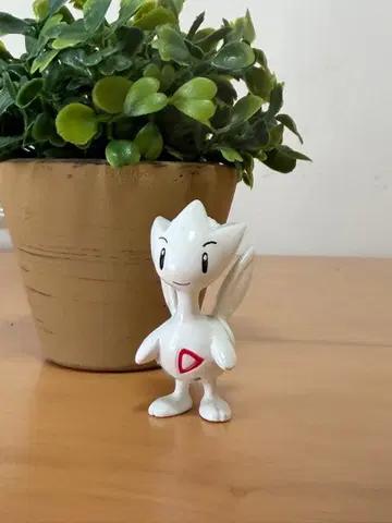 토게피 피규어 화이트