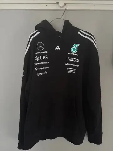 Mercedes-AMG 모터스포츠 후드티 블랙