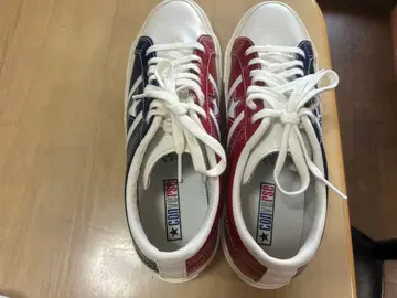 컨버스 스니커즈, 스타 앤 바즈, 가죽
