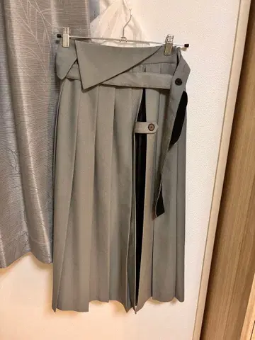 유나이티드 도쿄 플리츠 스커트