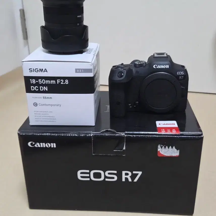 캐논 EOS R7 + 시그마 18-50mm F2.8 렌즈 판매합니다