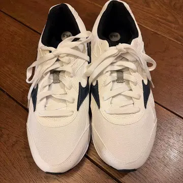 미사용 새상품 Mizuno 신발 운동화 26.5cm