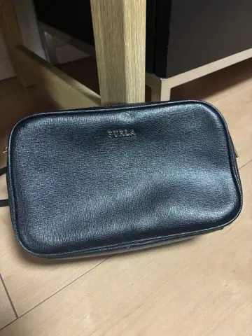 FURLA 훌라 가죽 숄더백 블랙 골드 로고 사선
