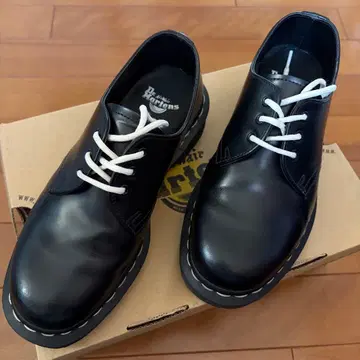 닥터마틴 1461 화이트 스티치 UK4 (23cm)