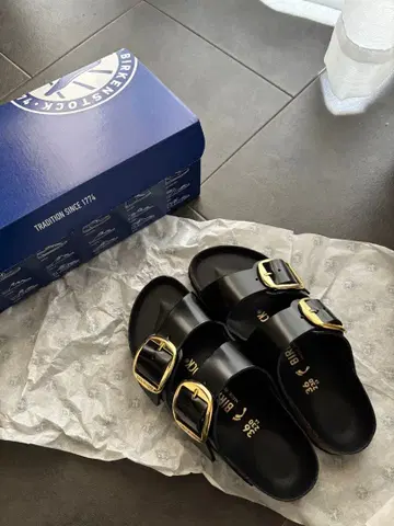Birkenstock Tradition Shoe 1774 블랙 샌들