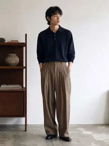 화이트 라인 투 턱 스트레이트 트라우저