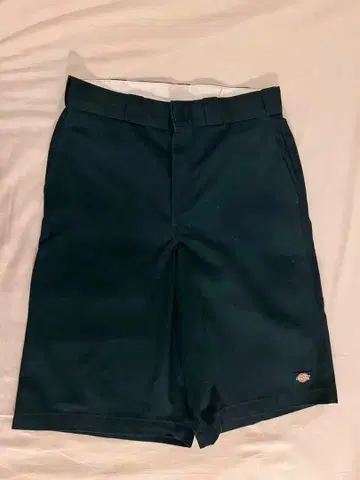 Dickies 그린 숏팬츠 백 포켓 부착