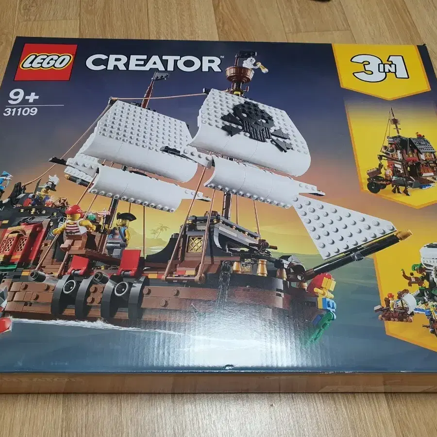 ぺん New) Lego Creator 31109 Pirate Ship 3in1 sealed new item