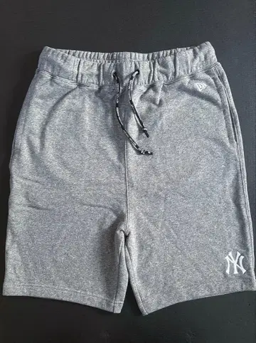 새상품 New Era MLB NY Yankees 맨투맨 숏팬츠