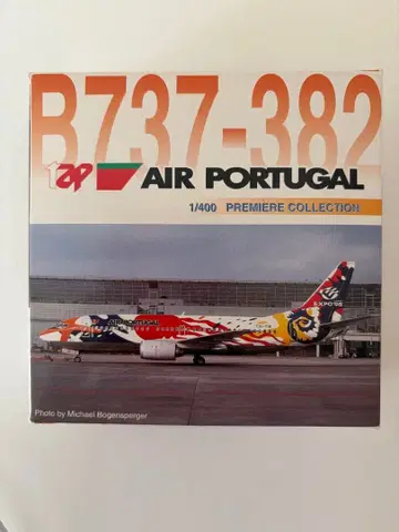 DRAGON AIR PORTUGAL B737-382 1/400