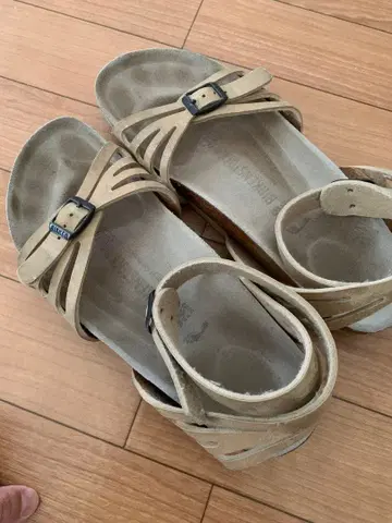 버켄스탁 베이지 스트랩 샌들 39