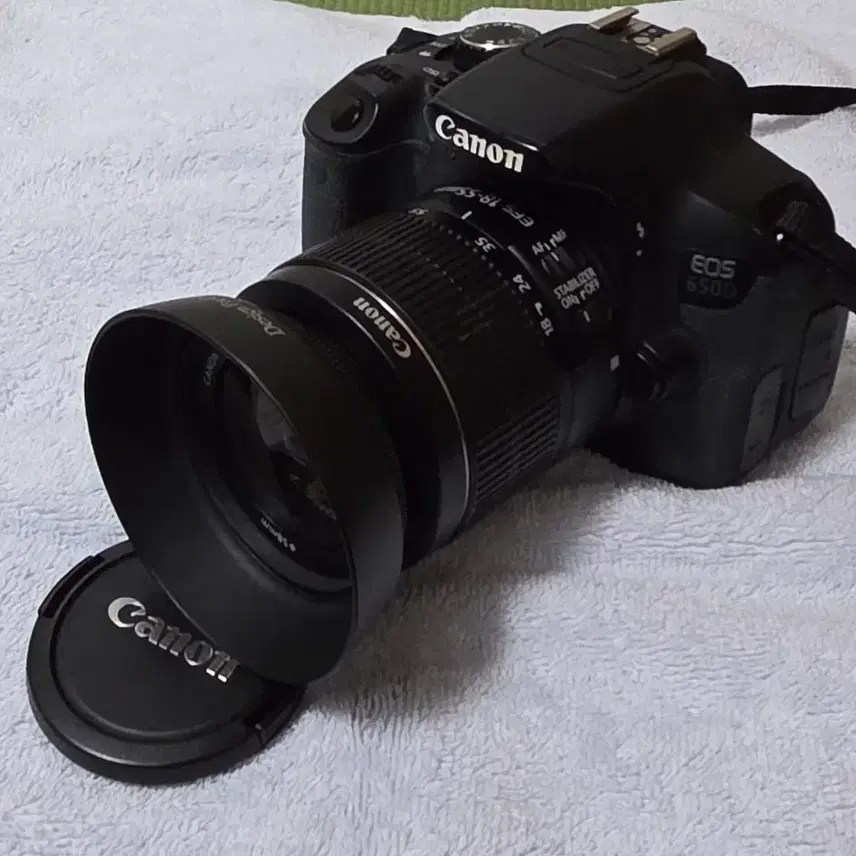캐논 EOS 650D DSLR 카메라 와 18-55 렌즈 팝니다.