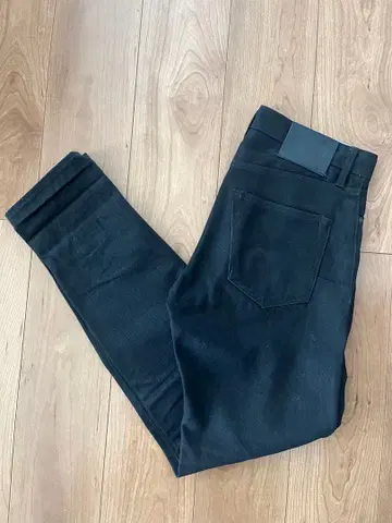 모모타로 진즈 블랙 테이퍼드 W30