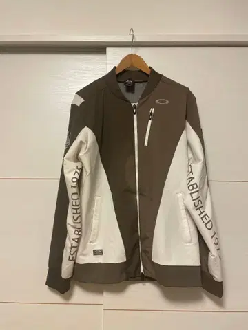 [새상품급] OAKLEY 브라운 x 화이트 풀 지퍼 자켓 2XL