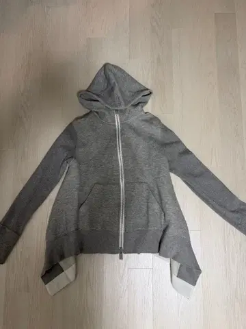 Sacai 그레이 후드 부착 후드티 3