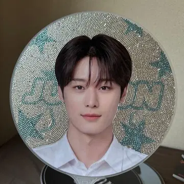 더보이즈 theboyz 주연 비즈 장식 부채