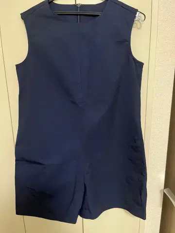 BIRTHDAY BASH 네이비 슬리브리스 올인원