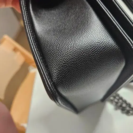 샤넬 가격다운!! 보이백 블랙 캐비어 미듐 빈티지은장 판매합니다 사진 4