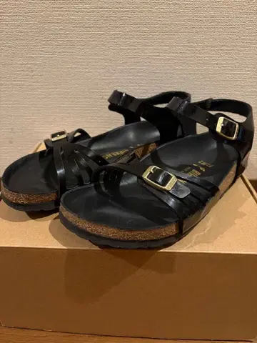 [ 새상품급 ] BIRKENSTOCK(버켄스탁) 에나멜 블랙 샌들 37