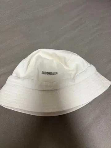 JACQUEMUS 화이트 버킷햇 M