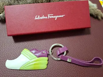 Salvatore Ferragamo 신발 모양 참