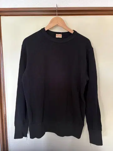Whitesville 화이츠빌 써멀 롱T 블랙