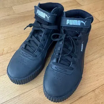 컨디션 최상 PUMA 블랙 하이컷 스니커즈 25cm 캐리나 미드