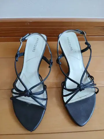 네이비 스트랩 샌들 약 5cm 힐