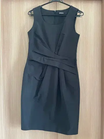 DKNY 블랙 슬리브리스 원피스 4