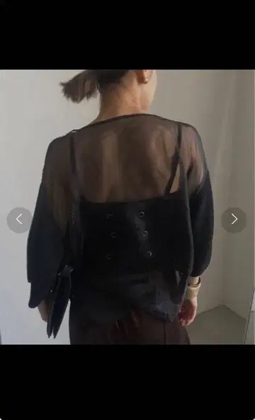 Ameri VINTAGE MEDI BACK SHEER KNIT TOP