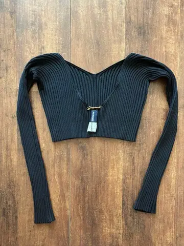 JACQUEMUS 리브 숏 기장 상의 (블랙) 38