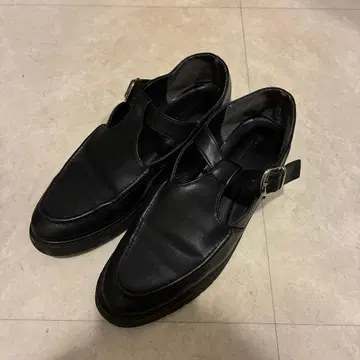 뷰티앤유스 블랙 인조 가죽 백 스트랩 로퍼
