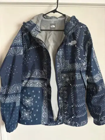 THE NORTH FACE 반다나 패턴 나일론 자켓