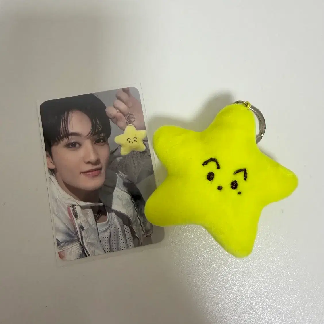 Nct Mark md Keyring (Paprika) + The Firstfruit Album | Bunjang Global