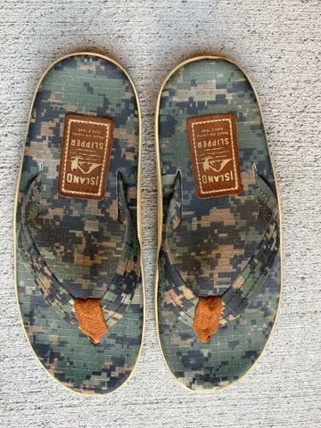 ISLAND SLIPPER 카모 패턴 비치 샌들