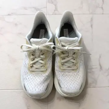 HOKA ONEONE 러닝화 화이트 23
