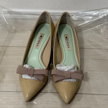 DIANA 베이지 리본 포함 펌프스 낮은 힐
