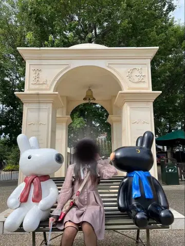 로지타 긴팔 무릎 기장 원피스