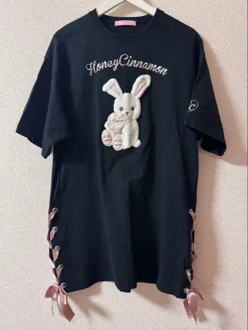 Honey Cinnamon 아플리케 T셔츠 토끼 리본