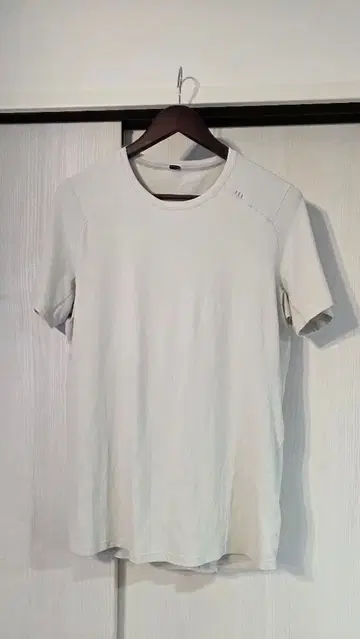 룰루레몬 화이트 반팔 티셔츠
