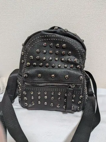 스터드 장식 블랙 백팩