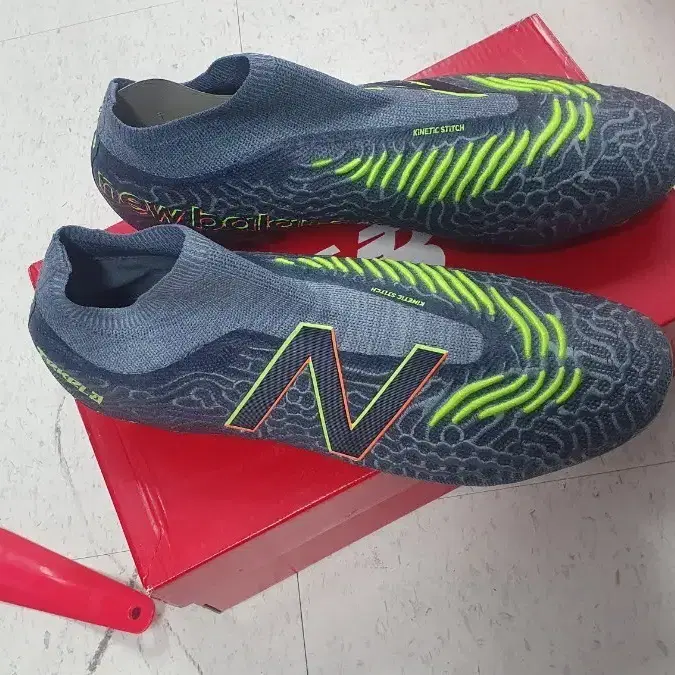 ooo New Balance Visaro Pro Soccer Cleats 270 | Bunjang Global