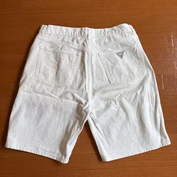 GUESS 화이트 숏팬츠 made in usa