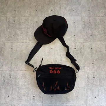 [대폭 할인 중] TEAM SATAN 666 숄더백 사이버 펑크