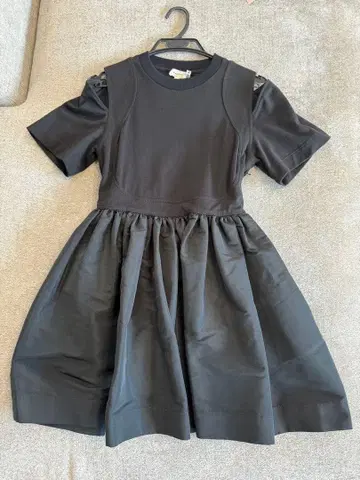 Alexander McQueen 블랙 반팔 원피스 새상품급